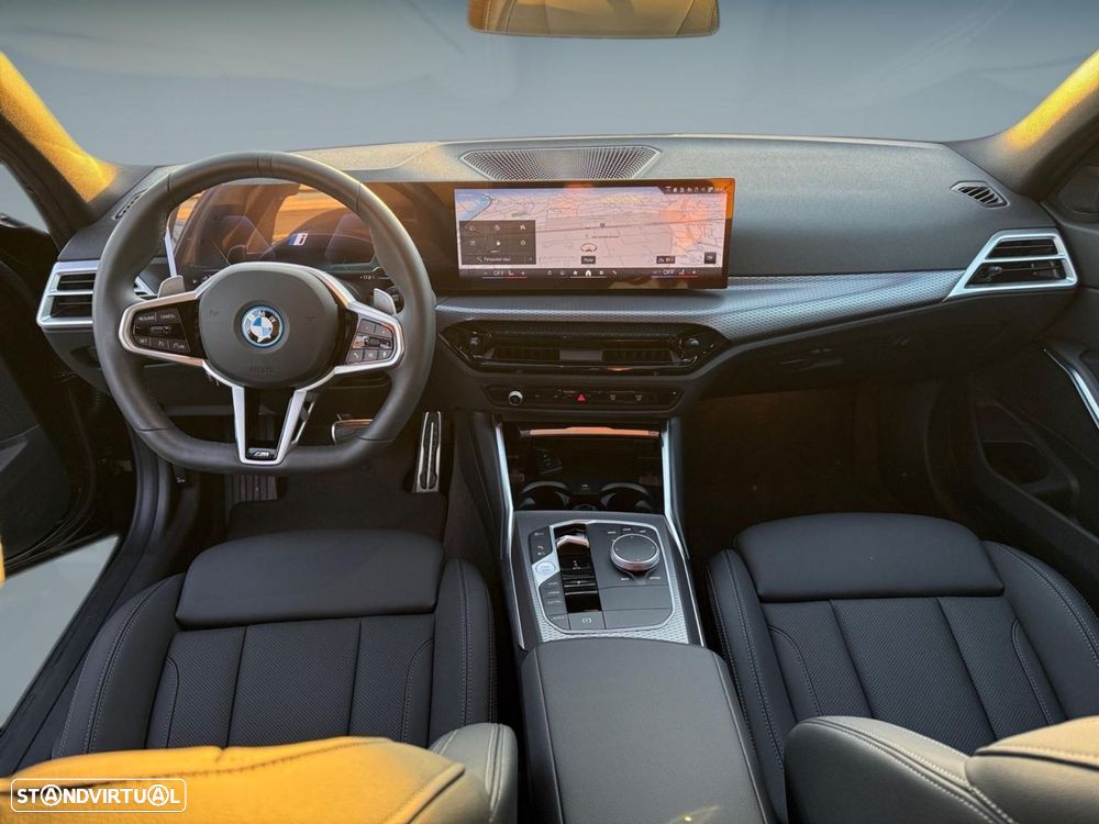 BMW 330 e Pack Desportivo M Pro Auto - 8