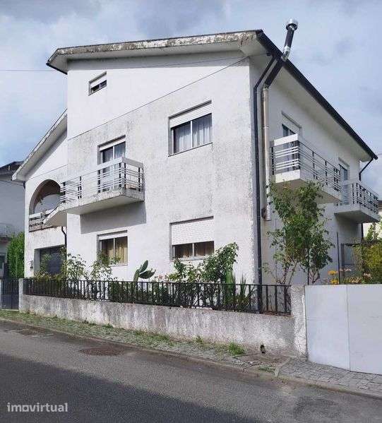 Moradia T5 no centro de Celorico de Basto - Grande imagem: 2/2