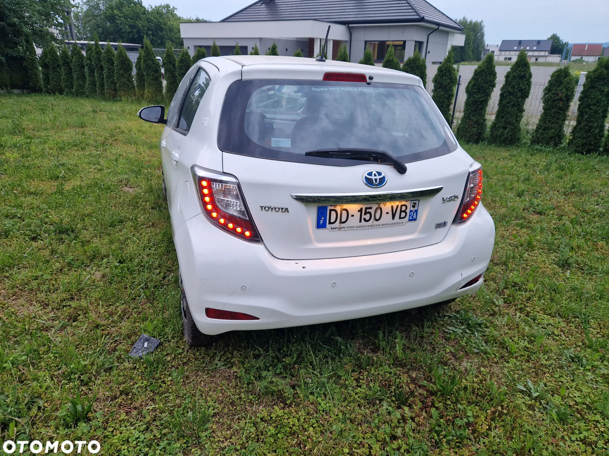 Toyota Yaris Hybrid 100 Active - 25