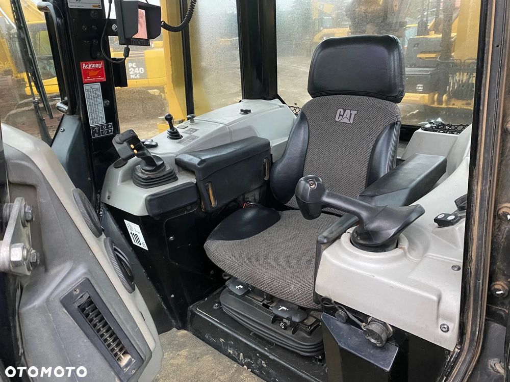 Caterpillar CAT D6N LGP, 2017 ROK, 8200 MTH, Z NIEMIEC, - 13