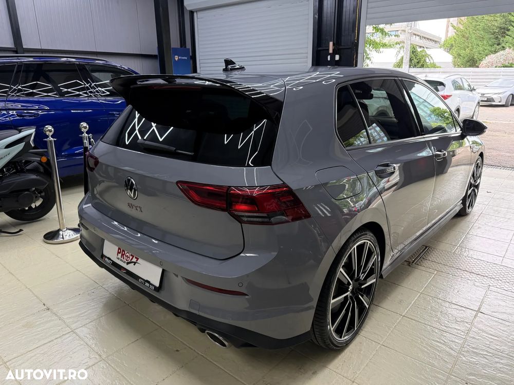 Volkswagen Golf - 6