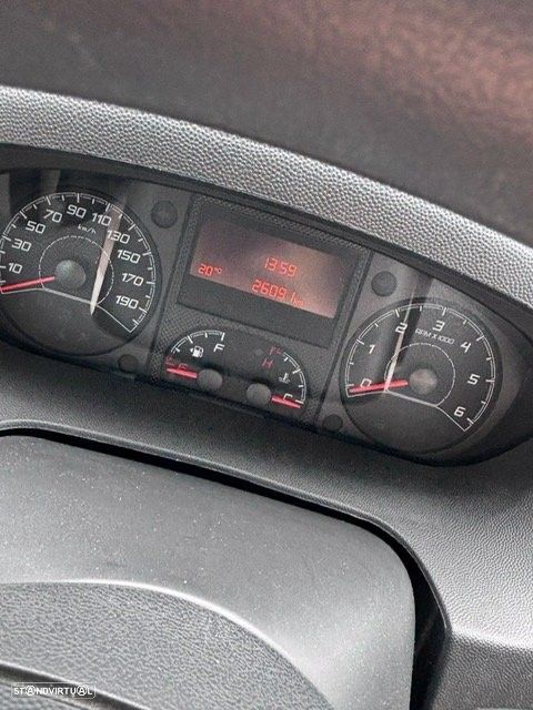 Pilote Essential P740  Cama central - 9