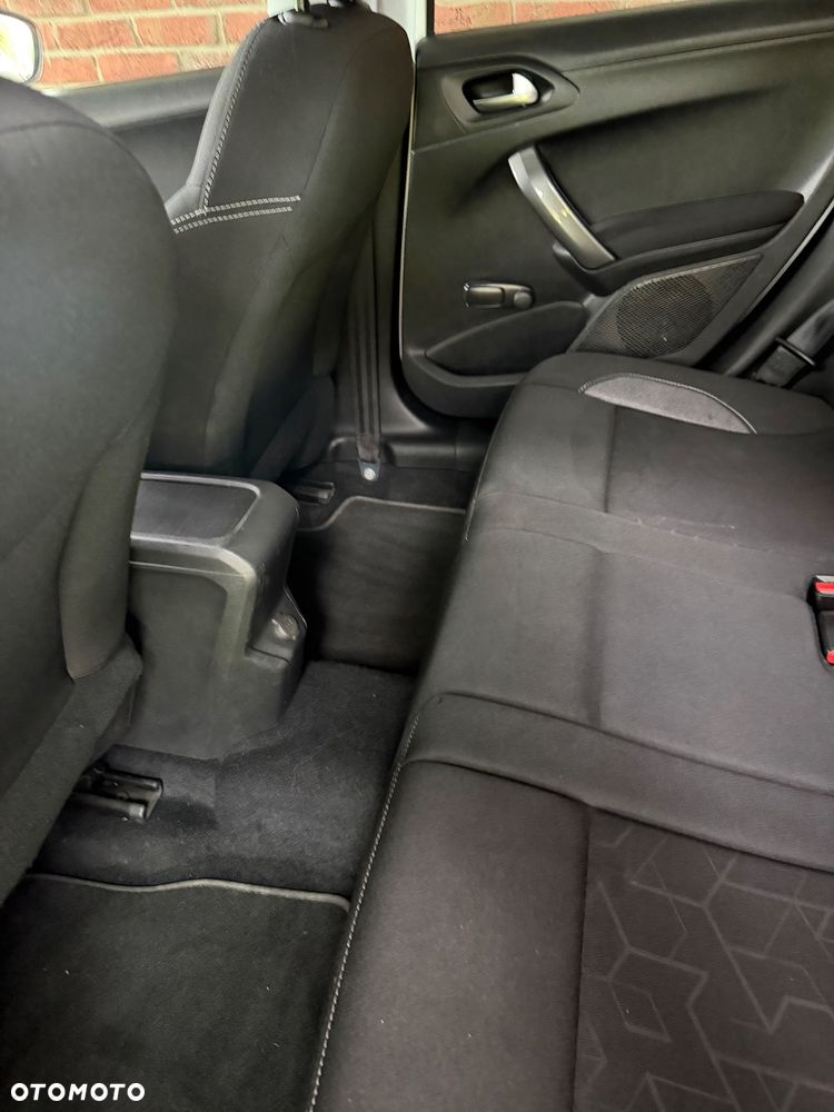 Peugeot 2008 - 6