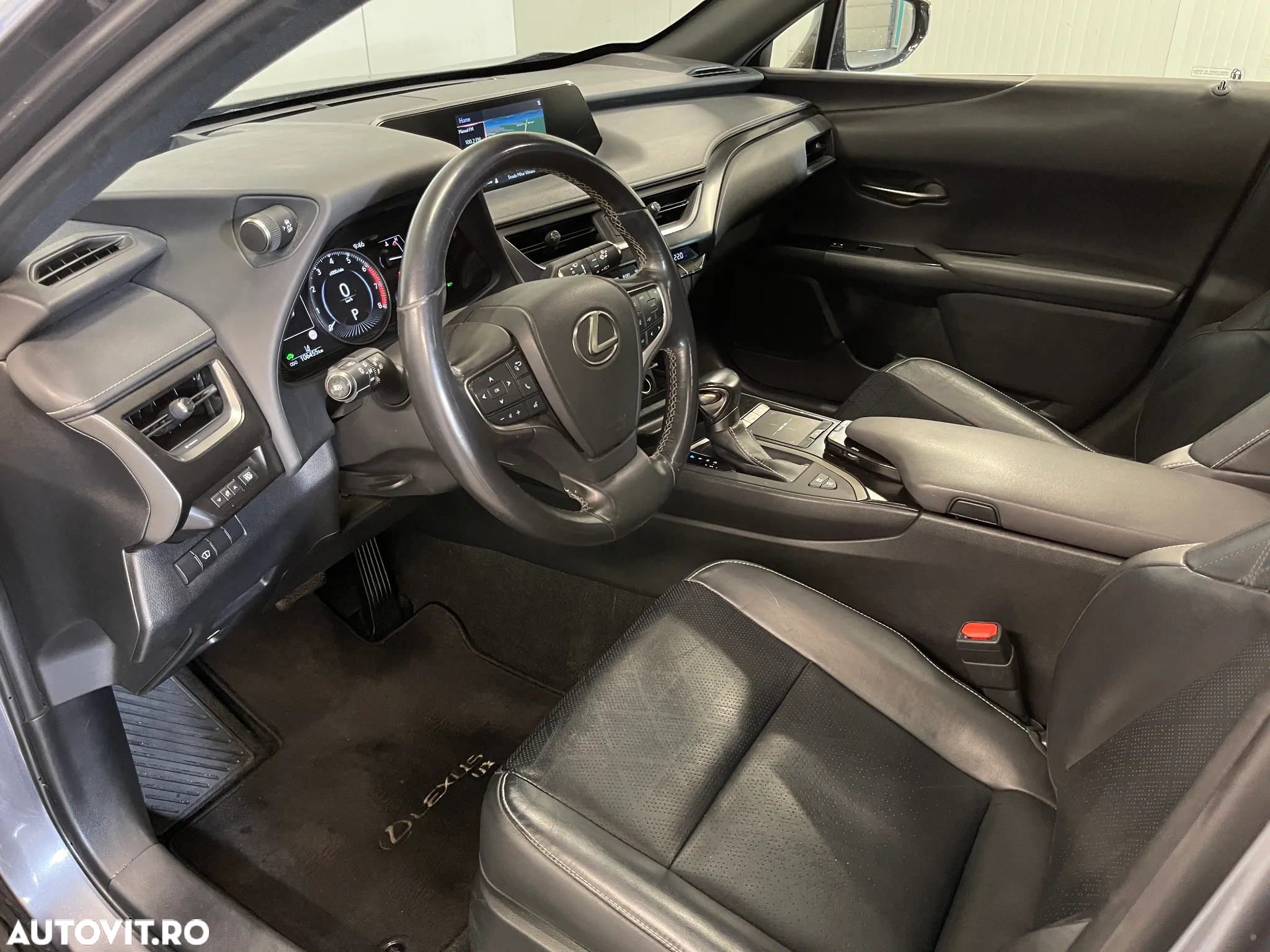 Lexus UX 250h 2.0L HEV 20H- (178 HP) 4X4 CVT Luxury - 5