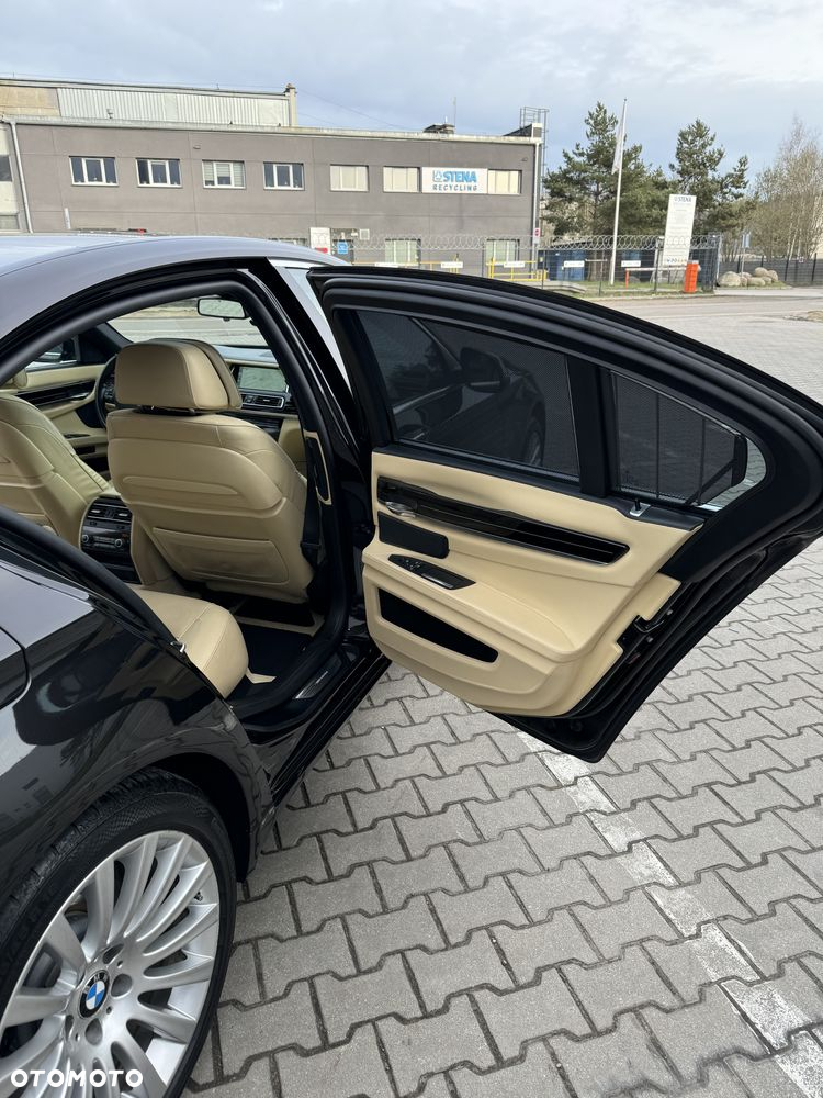 BMW Seria 7 740d xDrive - 27