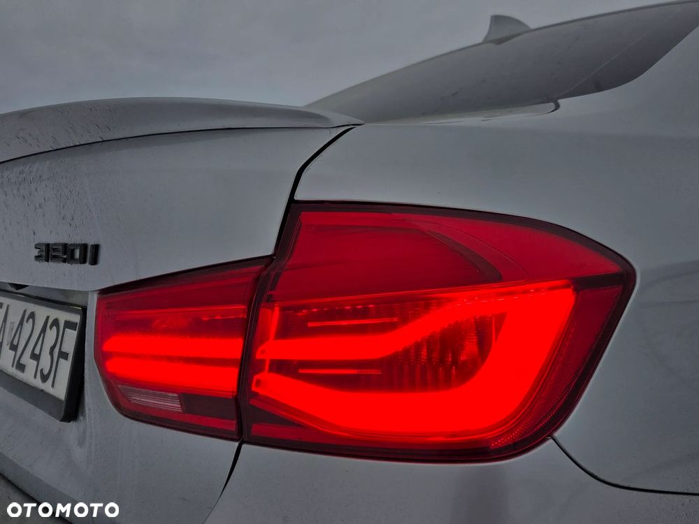 BMW Seria 3 320i xDrive - 23