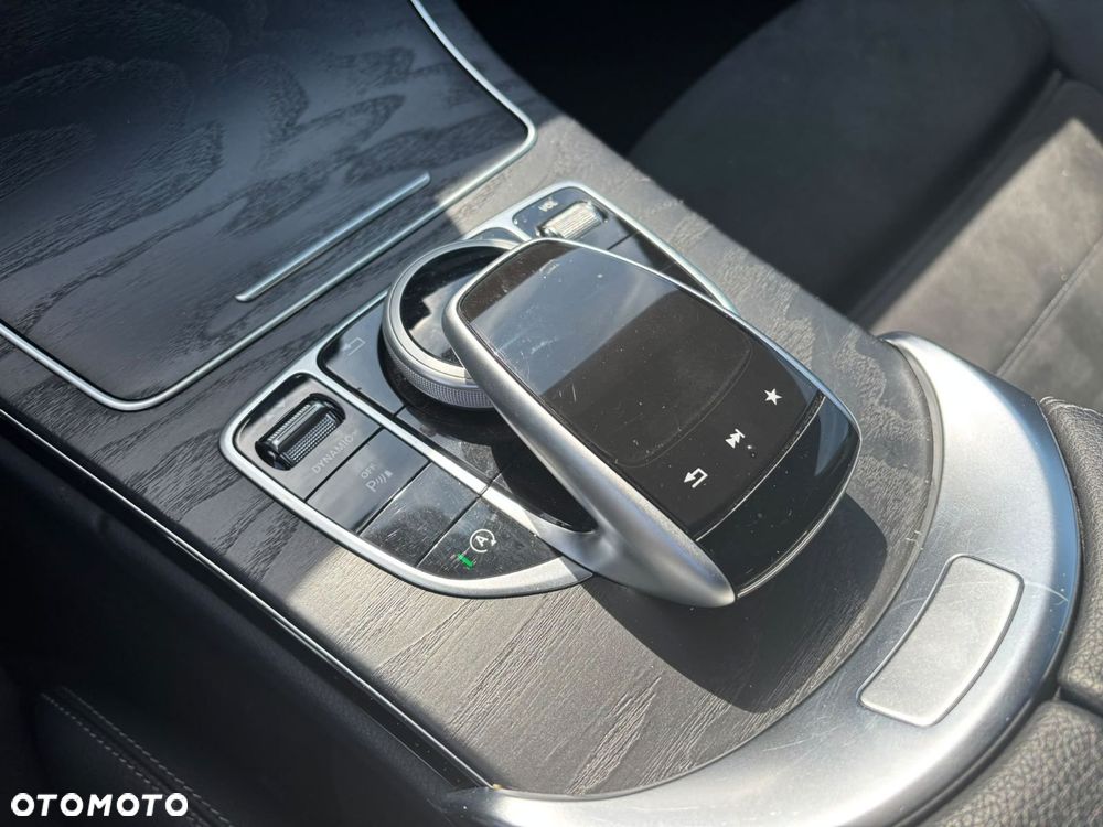 Mercedes-Benz Klasa C 200 4-Matic 9G-Tronic - 8