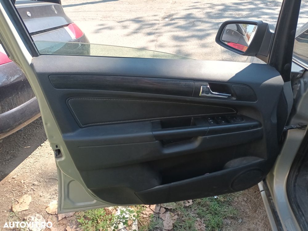 Dezmembrari  Opel ZAFIRA B  2005  > 0000 1.9 CDTI Motorina - 6