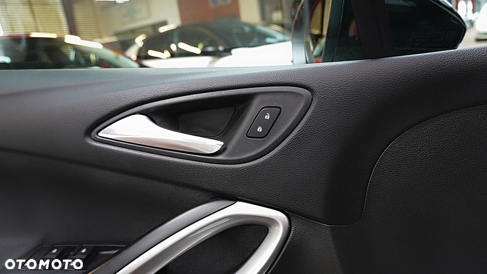 Opel Astra V 1.2 T GS Line S&S - 32