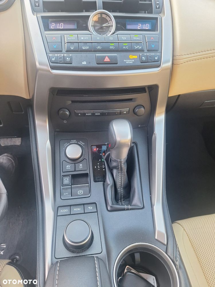 Lexus NX 300h Prestige AWD - 19