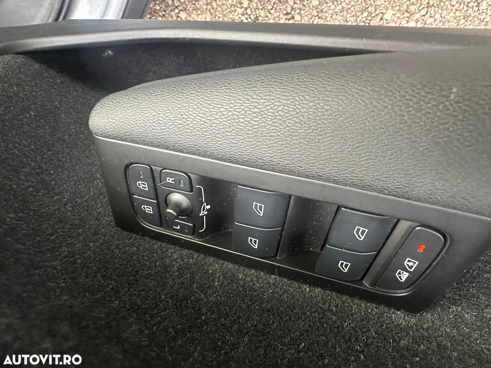 Volvo XC 40 B4 AT8 Mild Hybrid Momentum Pro - 9