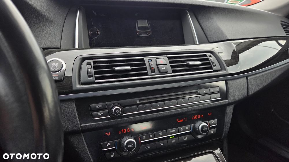 BMW Seria 5 520d xDrive Luxury Line - 17