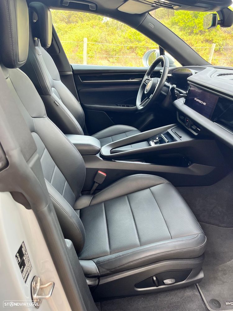 Porsche Macan Electric - 16