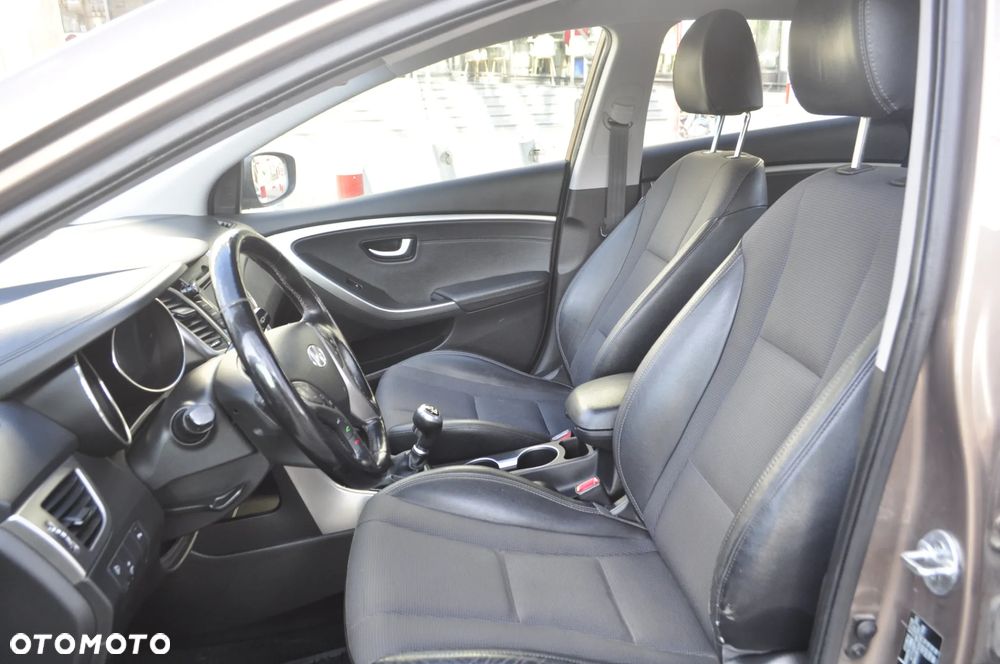 Hyundai i30 blue 1.6 CRDi YES Gold - 11