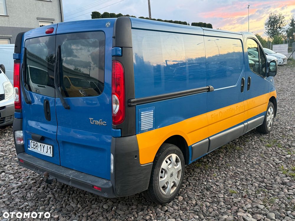 Renault Trafic 2.0dci long długi zarejestrowany - 3