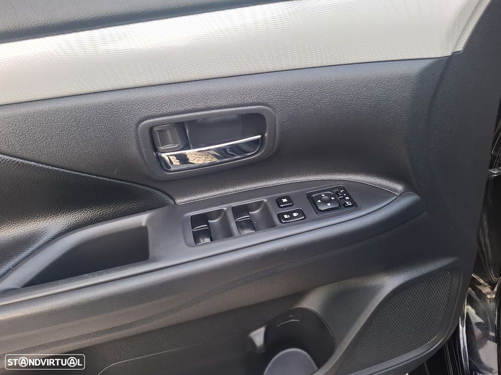 Mitsubishi Outlander - 28
