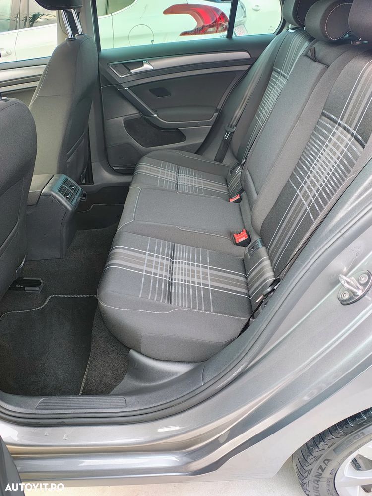 Volkswagen Golf 1.6 TDI BlueMotion Technology Lounge - 19
