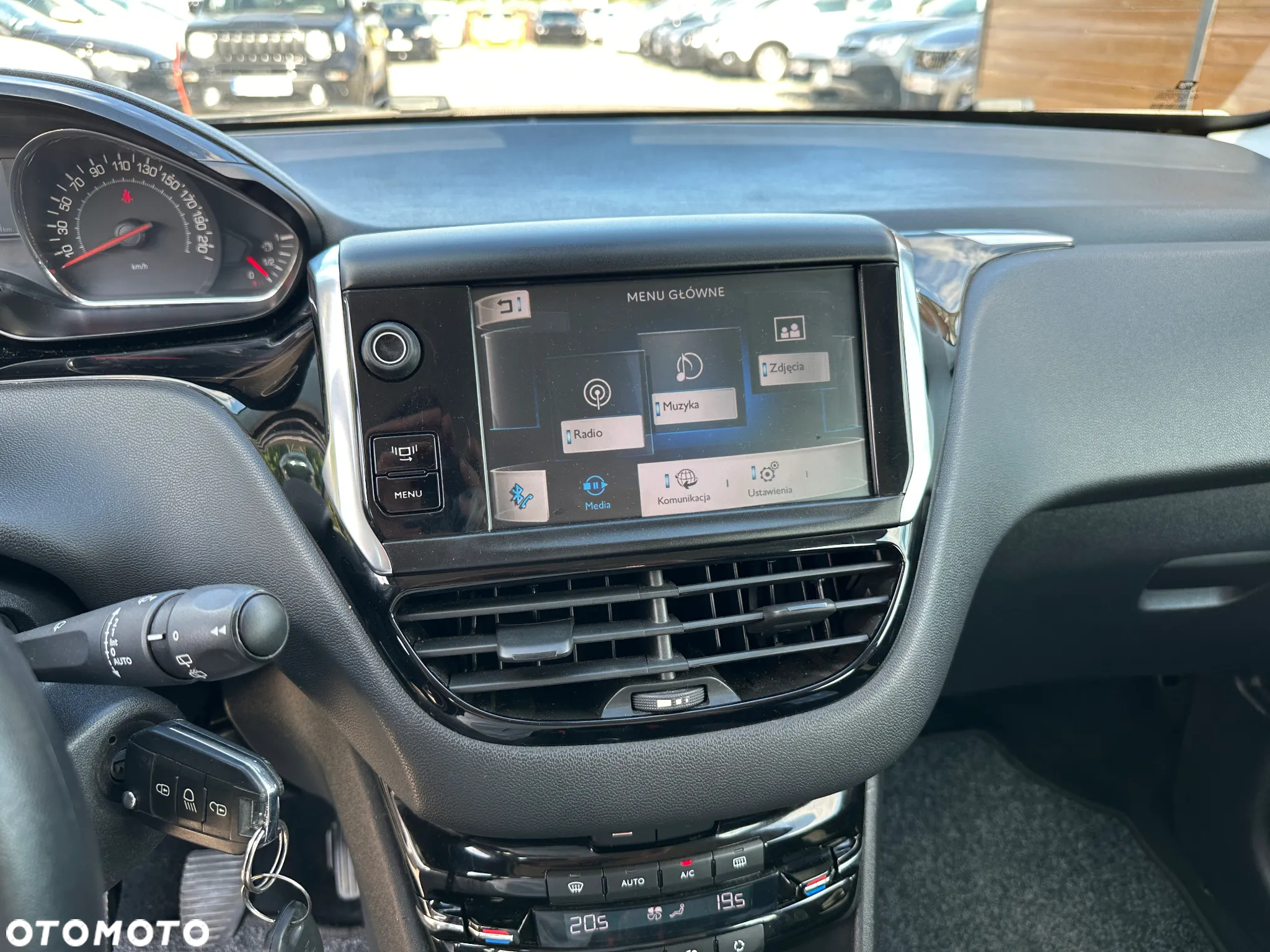 Peugeot 208 - 13