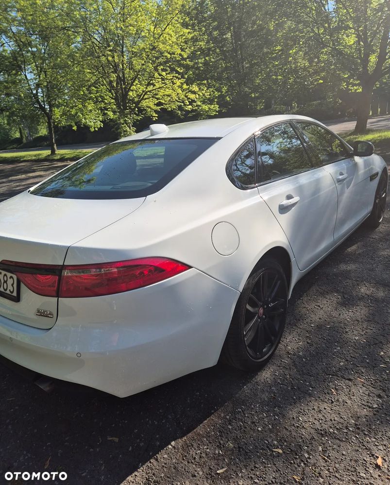 Jaguar XF 2.0 T Prestige - 6