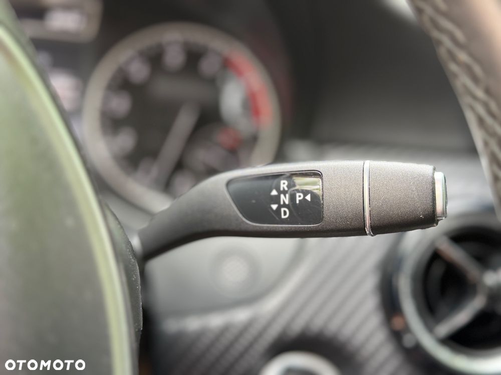 Mercedes-Benz GLA 200 7G-DCT Urban - 24
