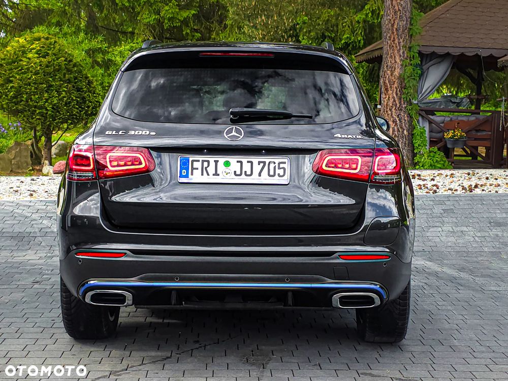 Mercedes-Benz GLC 350 e 4Matic 7G-TRONIC AMG Line - 11