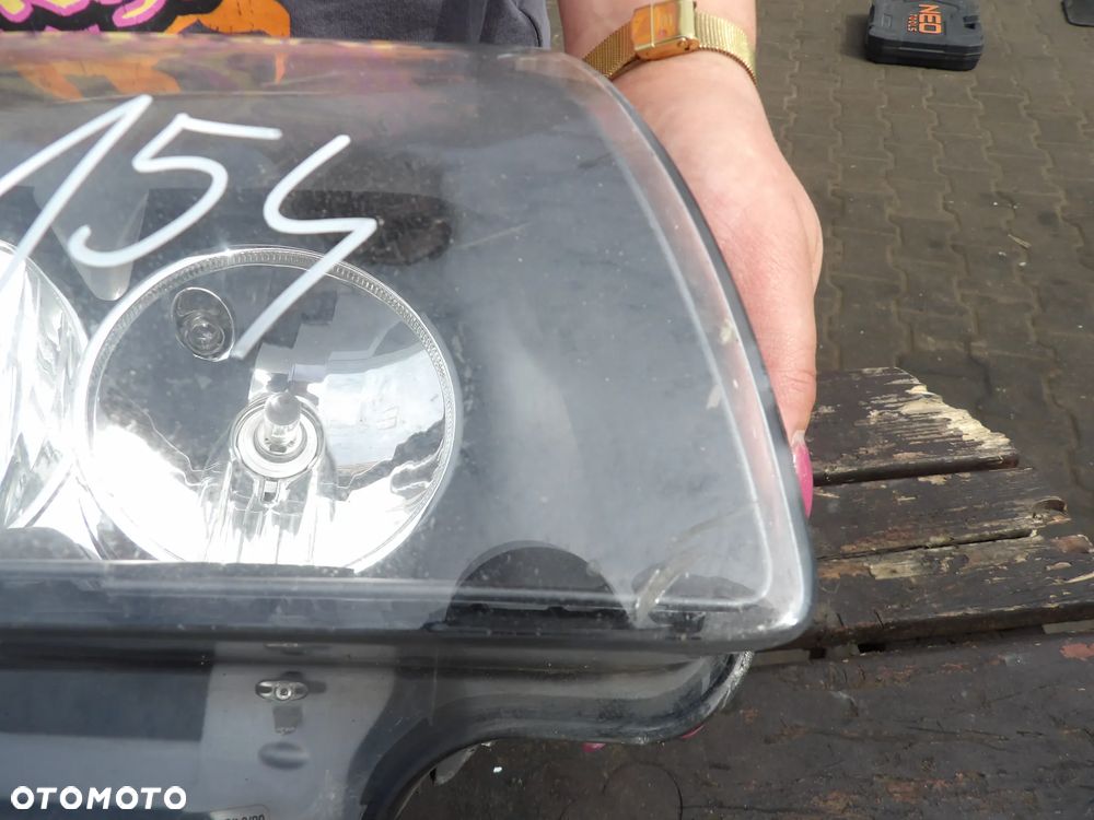 BMW - E87 - PRAWA LAMPA PRZEDNIA - URWANE USZY - UK - 7249652 - 2