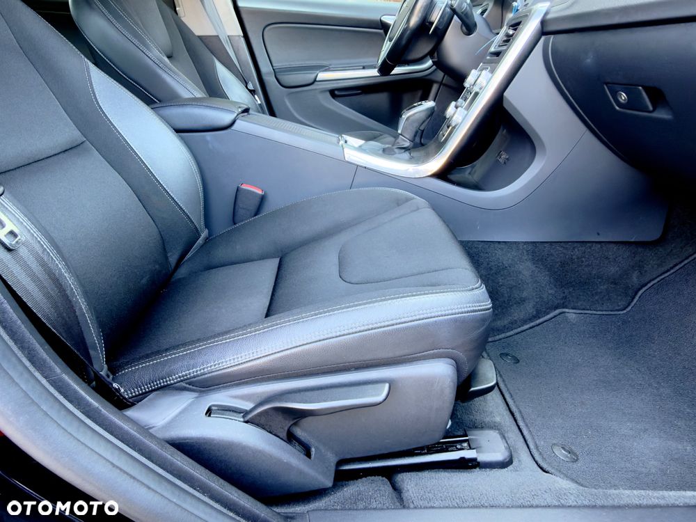 Volvo V60 D4 Geartronic Momentum - 18