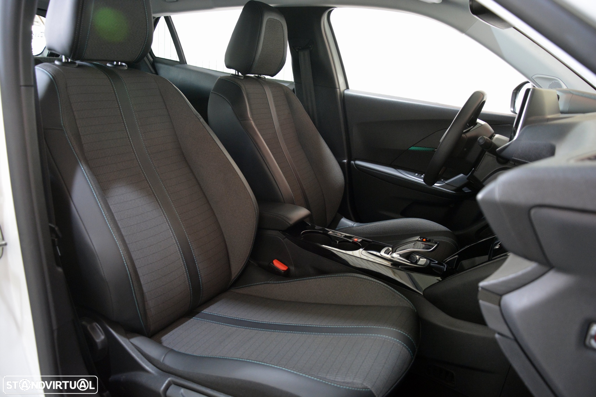 Peugeot e-2008 50 kWh Allure Pack - 15