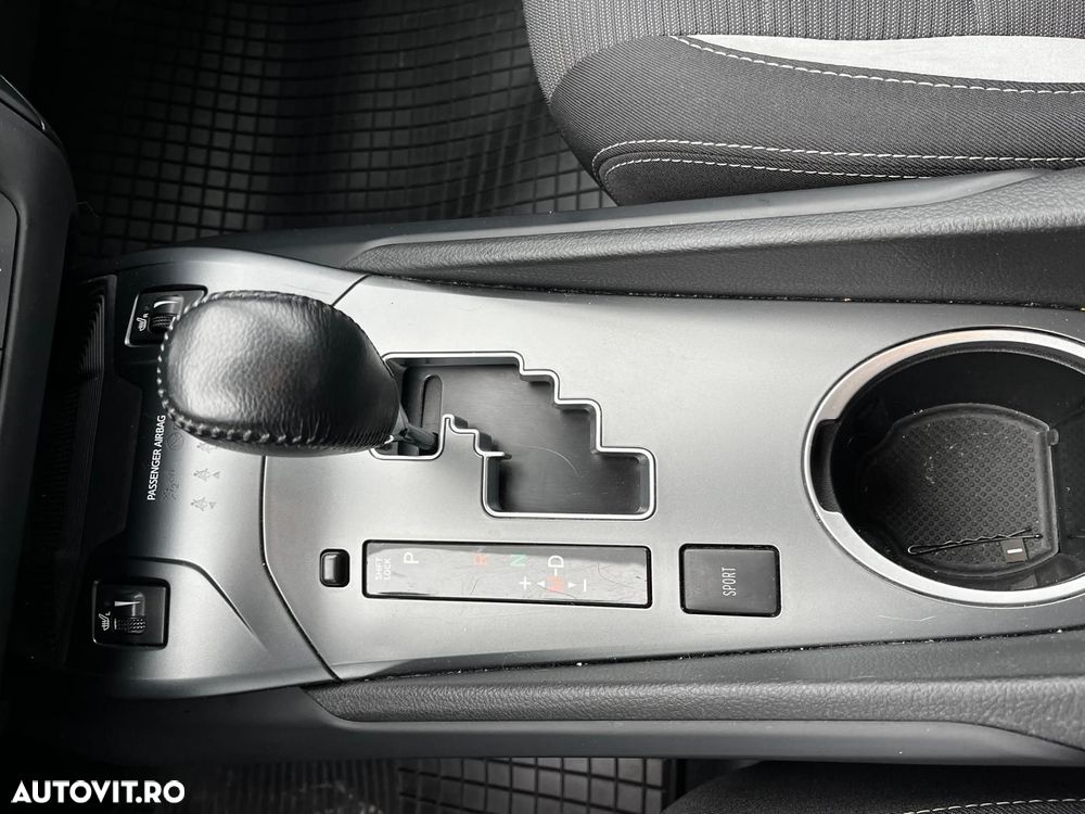 Toyota Avensis 1.8 Multidrive S Executive - 9