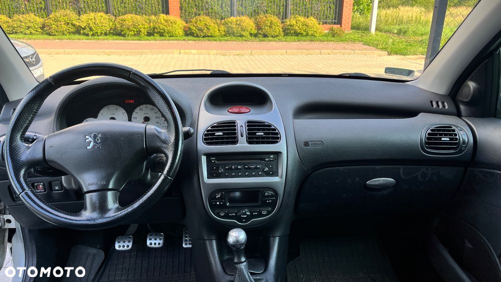 Peugeot 206 110 Quiksilver - 11