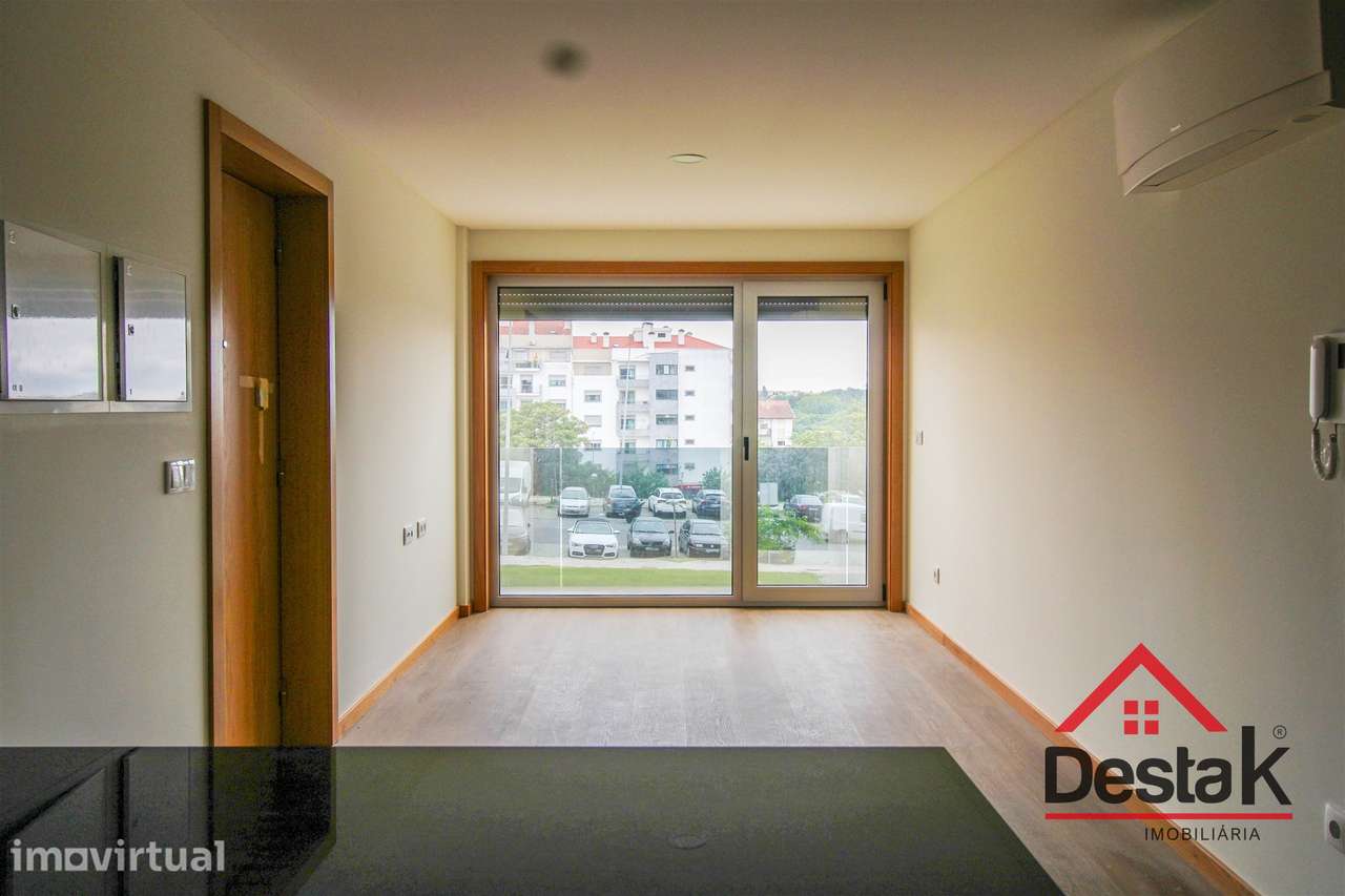 Loja com Apartamento T2 -  Palácio do Gelo - Grande imagem: 2/34