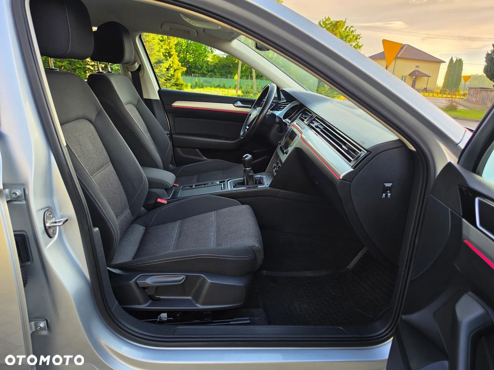 Volkswagen Passat 2.0 TDI (BlueMotion Technology) Comfortline - 38