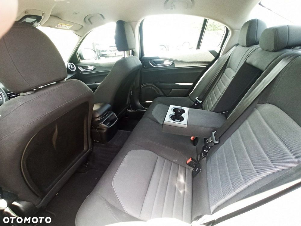 Alfa Romeo Giulia - 8