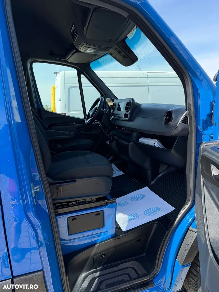 Mercedes-Benz Sprinter - 12