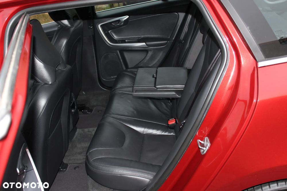Volvo V60 D5 Geartronic Summum - 16
