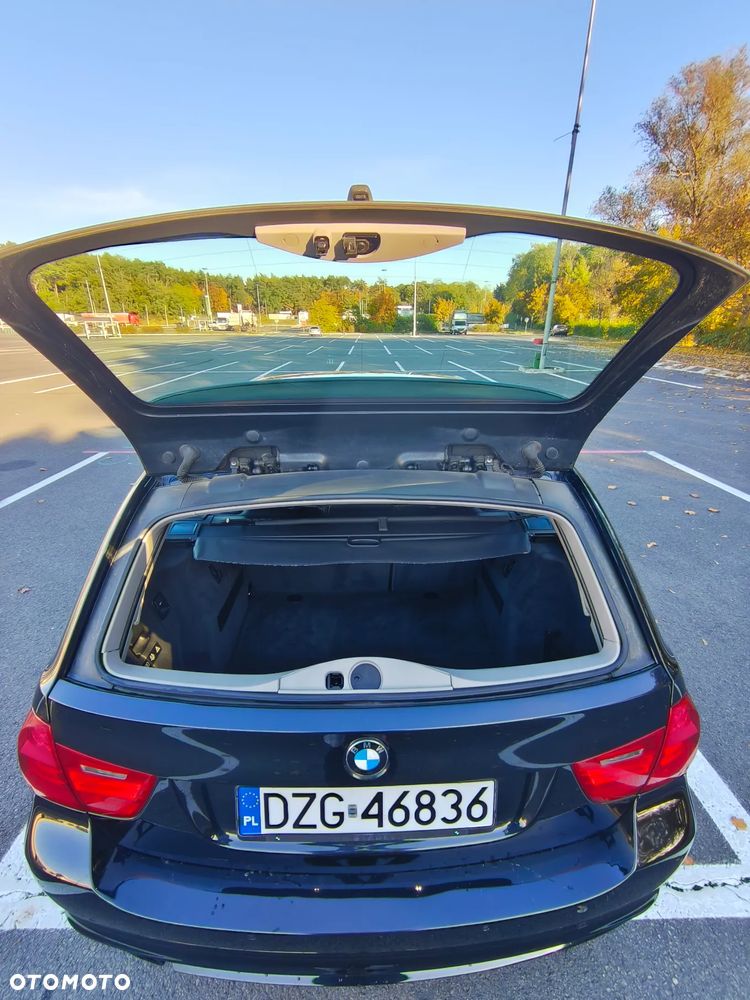 BMW Seria 3 320i Touring - 28