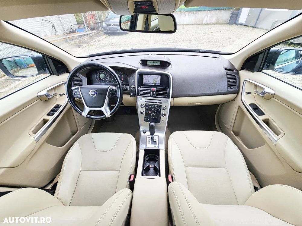 Volvo XC 60 D3 AWD Aut. Momentum - 12