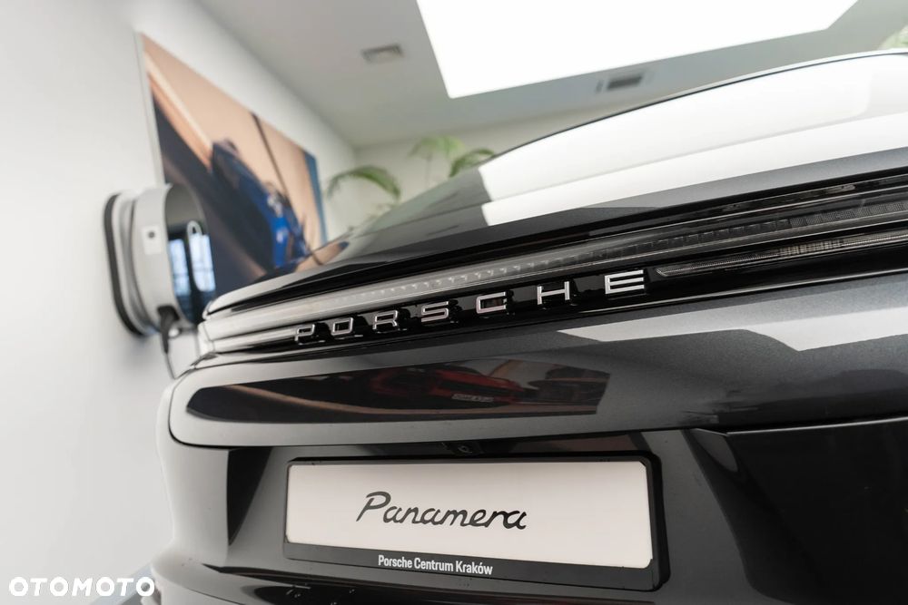 Porsche Panamera 4 E-Hybrid PHEV - 37