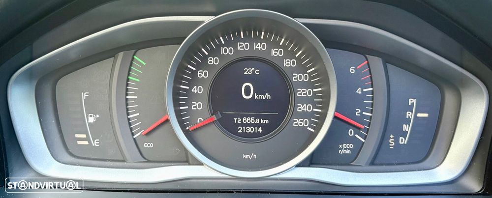 Volvo V60 2.0 D4 Momentum Geartronic - 10