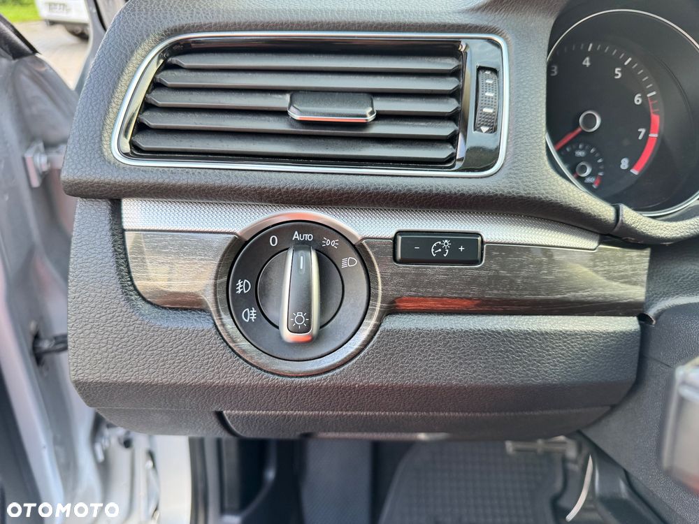Volkswagen Passat - 13