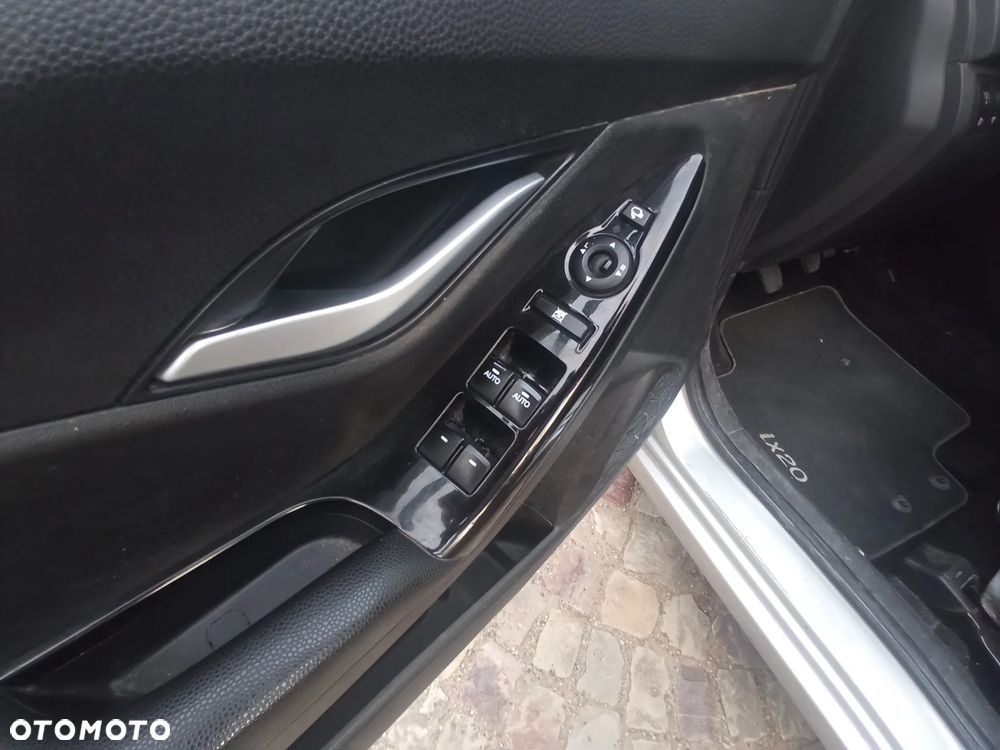 Hyundai ix20 1.6 CRDi Fifa World Cup Edition - 31
