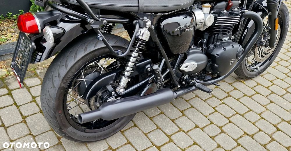 Triumph Bonneville - 16