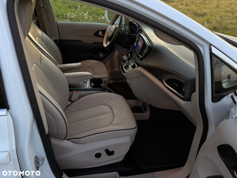 Chrysler Pacifica - 21