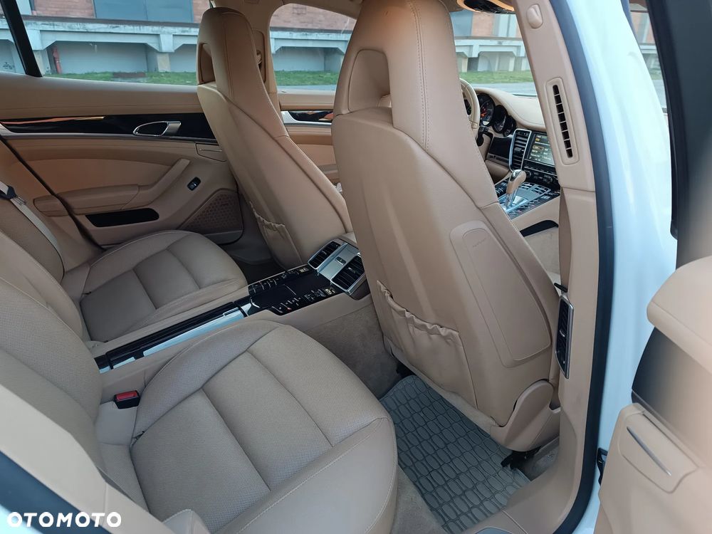 Porsche Panamera 4 PDK Edition - 25