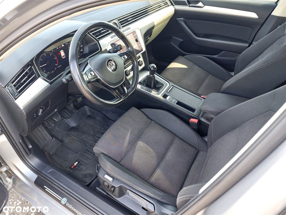 Volkswagen Passat - 31
