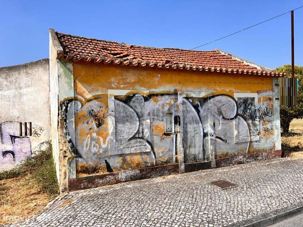 Moradia isolada para recuperar no Entroncamento - Grande imagem: 3/16