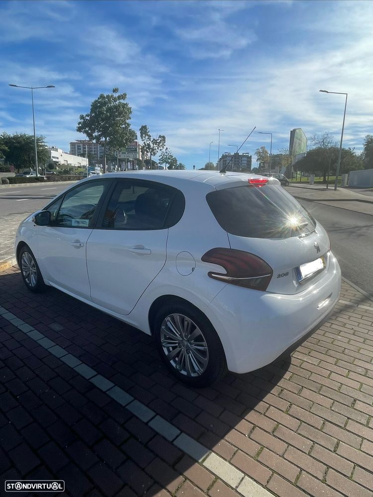 Peugeot 208 1.2 VTi SE Style - 3