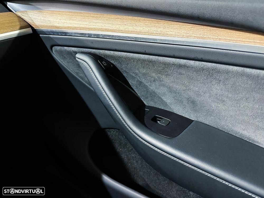 Tesla Model Y Performance Dual Motor AWD - 23