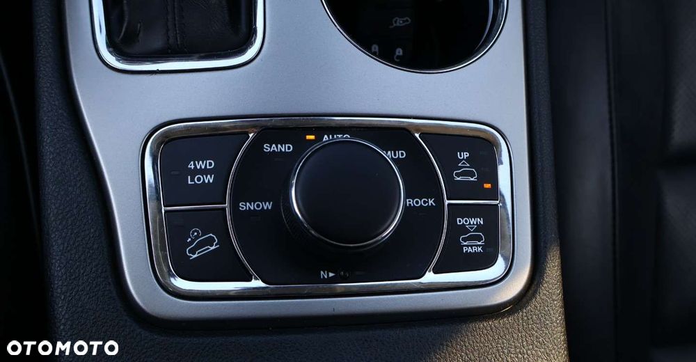 Jeep Grand Cherokee - 33