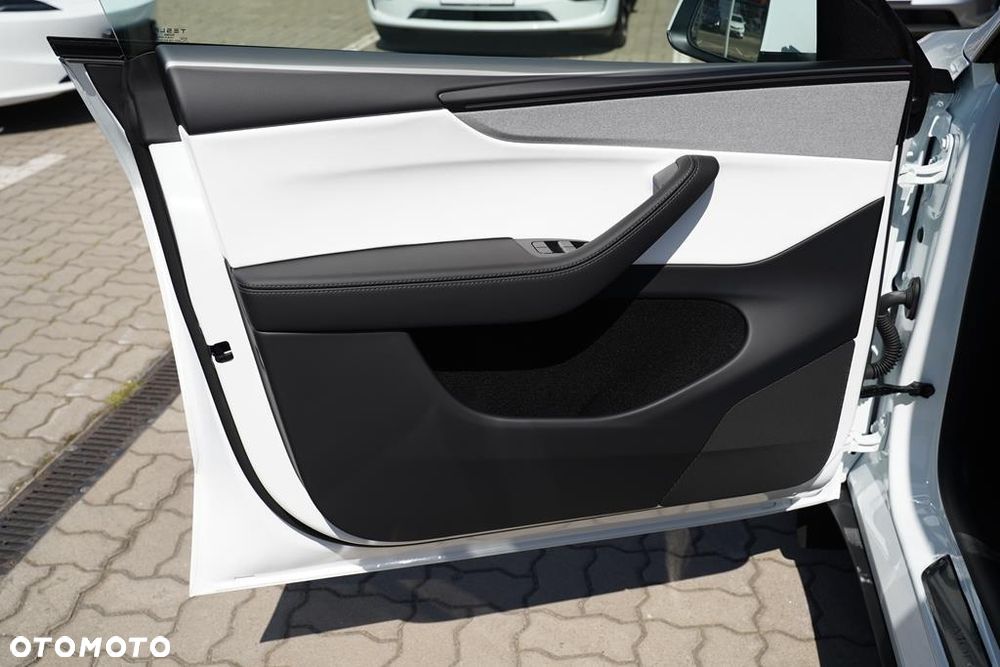 Tesla Y 83.1kWh Long Range RWD - 13